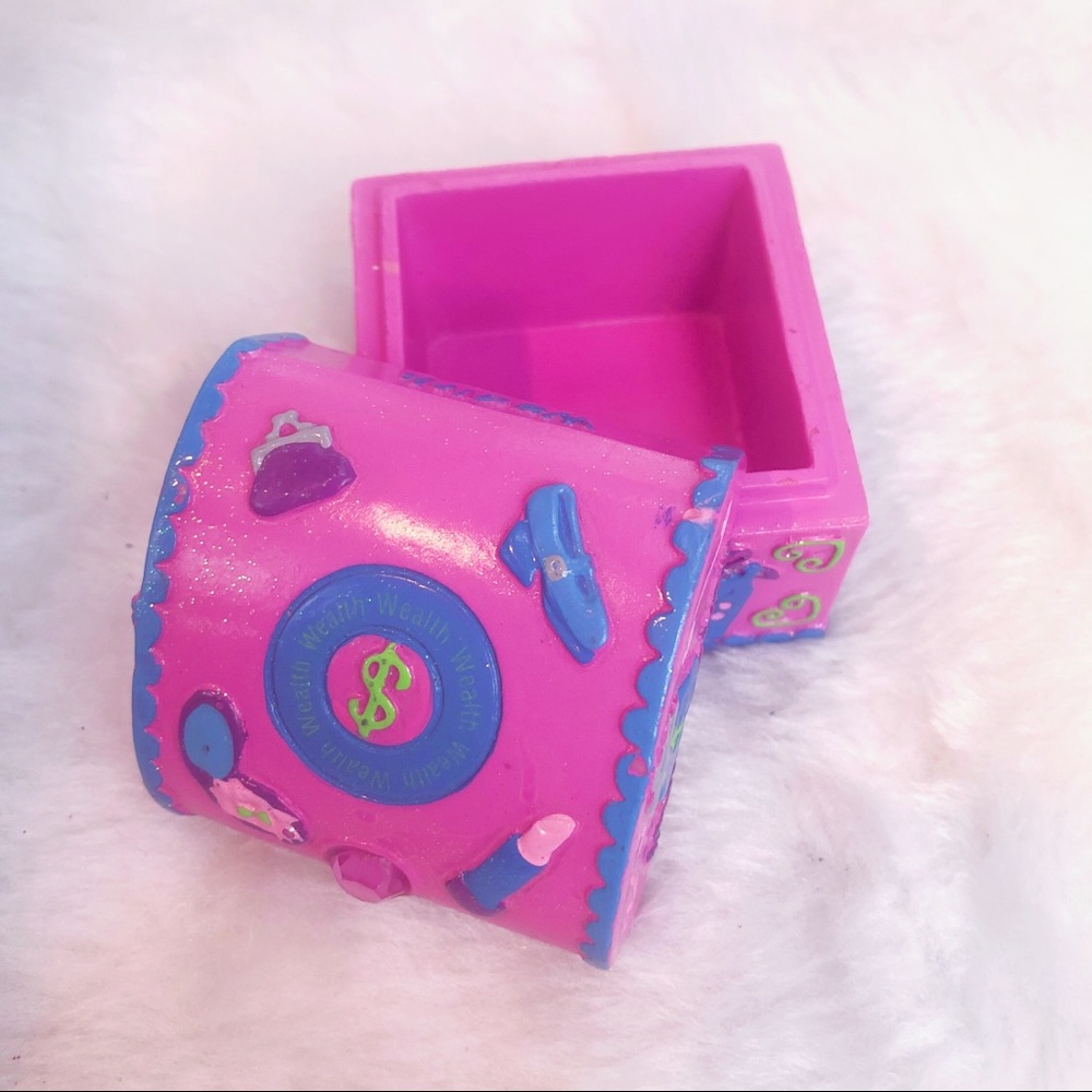 vintage 2000s claire’s jewelry box for wealth